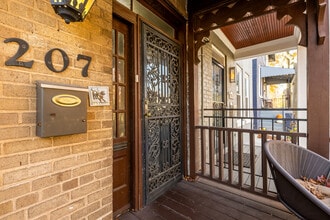 Building Photo - 207 V St NE