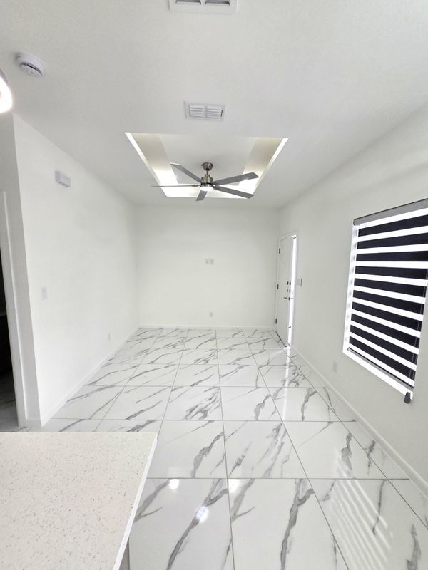 Building Photo - 3201 Magdalena St