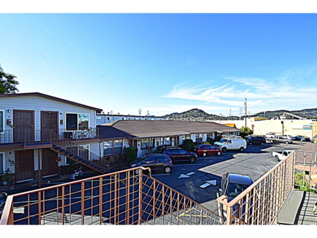 Foto del edificio - LST MONTH FREE!! GOOD SIZED STUDIO - NEW L...