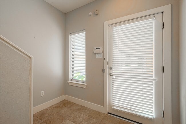 Building Photo - 4305 Eigel St