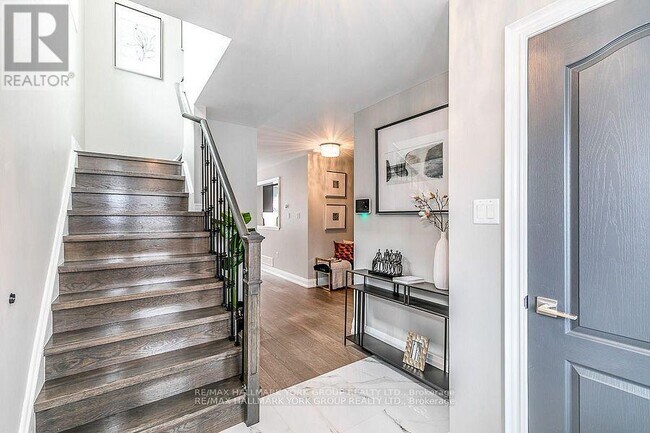 Building Photo - 94 Weir St