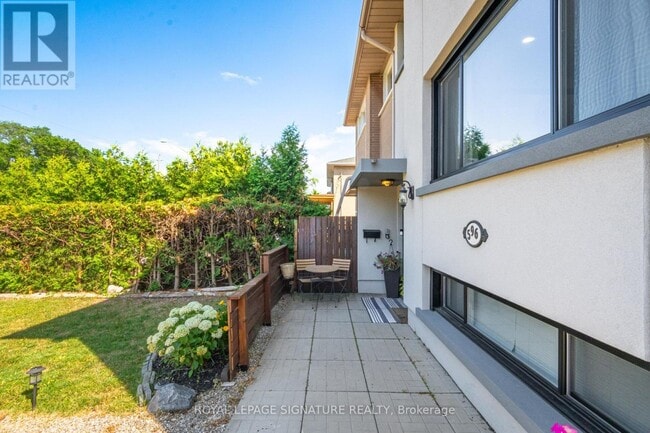 Building Photo - 596 Appleby Line