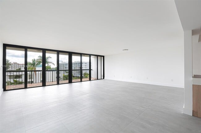 Building Photo - 9300 Bay Harbor Terrace