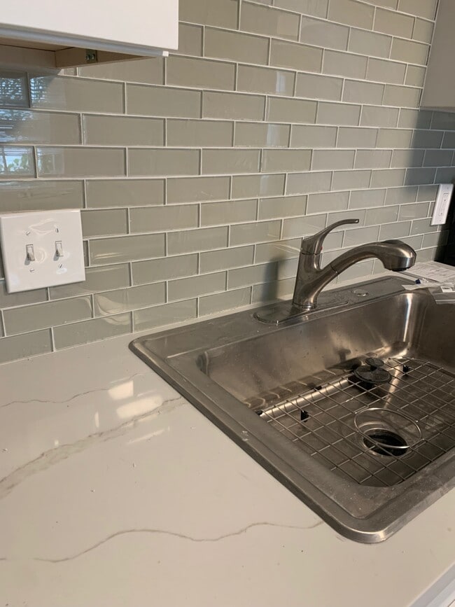 Quartz counters - 894 Ormewood Ave SE