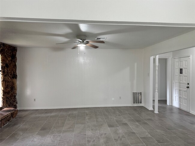Building Photo - 10415 Sageburrow Dr