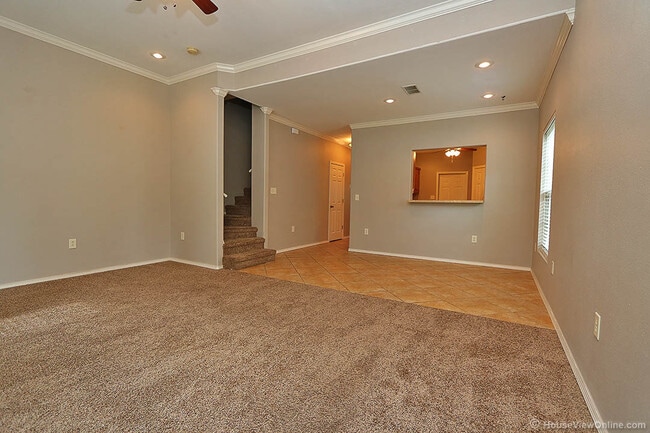 Building Photo - 1345/1347 Amblewood