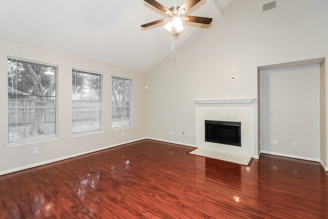 Building Photo - 8919 Green Ray Dr