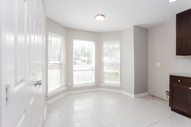 Building Photo - 5231 Pine Cliff Dr