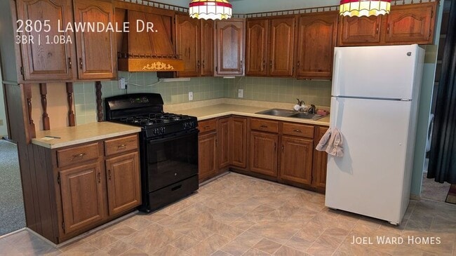 Building Photo - 2805 Lawndale Dr