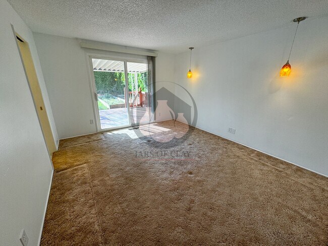Building Photo - Single Level House Ready for move in!