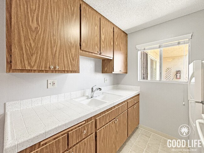 Building Photo - Comfortable 1BD/1BA Upper-Level Condo in North Park with Reserved Parking & On-Site Laundry