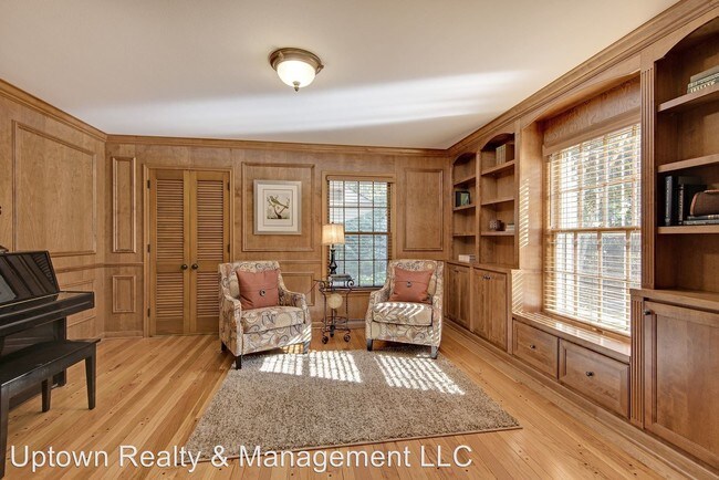 Building Photo - 216 Meadowbrook Rd