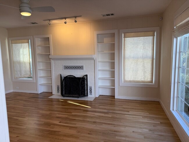 Building Photo - 416 6th St