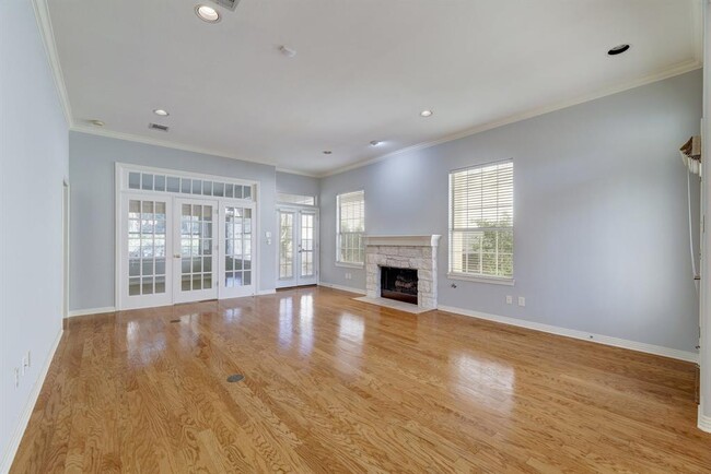 Building Photo - 5406 Courtyard Dr