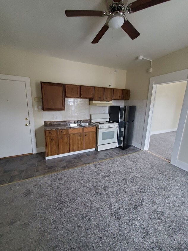 Primary Photo - 19 E State St