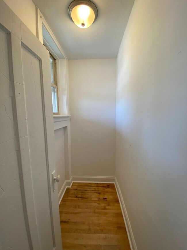 Building Photo - 5022 N Harding Ave