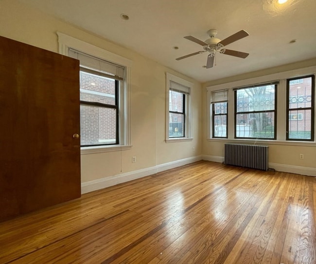 Building Photo - 233 Kelton St