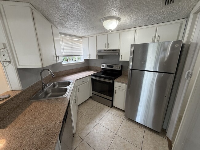 Photo - 1956 Lake Atriums Cir Townhome