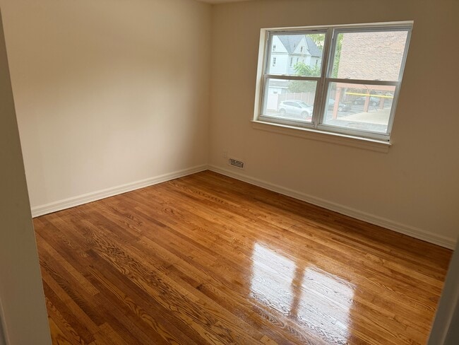 Bedroom - 107 Ross Ave