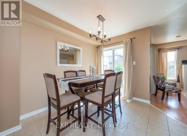 Building Photo - 30 Deerwood Crescent