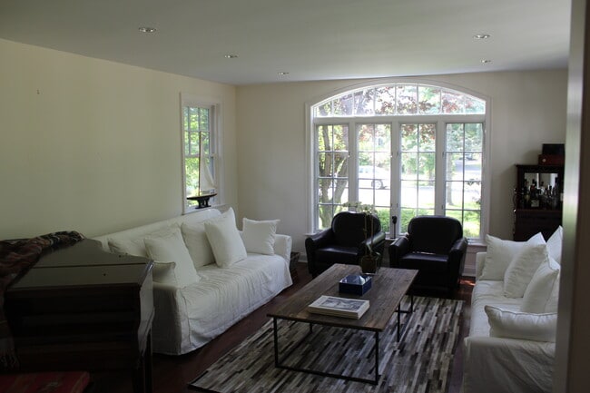 Foto del edificio - 724 Forest Ave