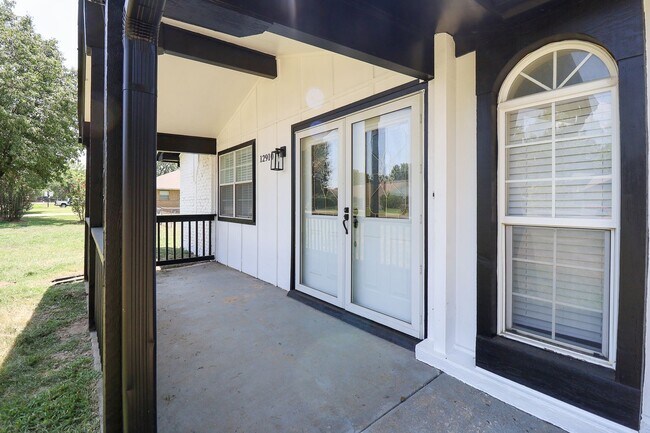 Foto del edificio - Beautifully Redone 3 Bedroom House! Availa...