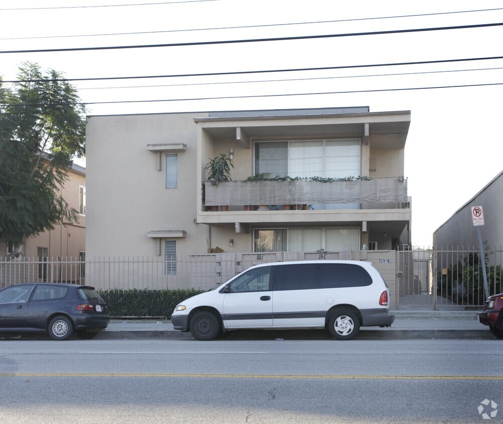 Foto del edificio - 10848 Oxnard St