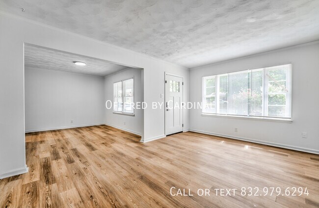 Building Photo - Spacious Rental| Monitored Alarm| Covered ...
