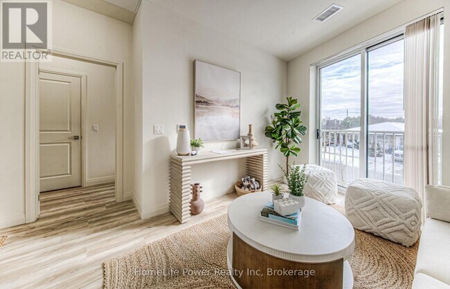 Photo du bâtiment - 301-301 Westmount Rd W