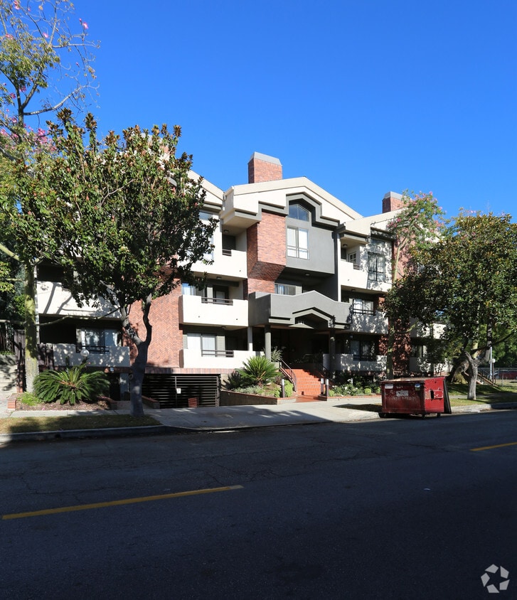 Building Photo - 621 N Louise St