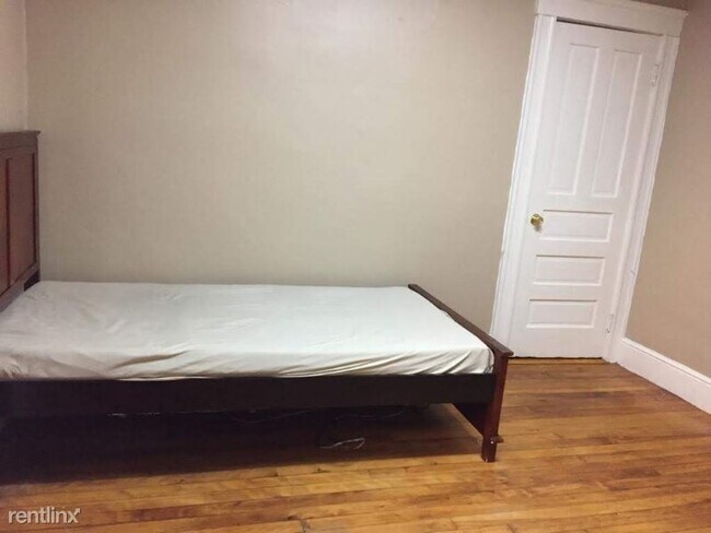 Building Photo - 3 br, 1 bath Apartment - 55 vernon street