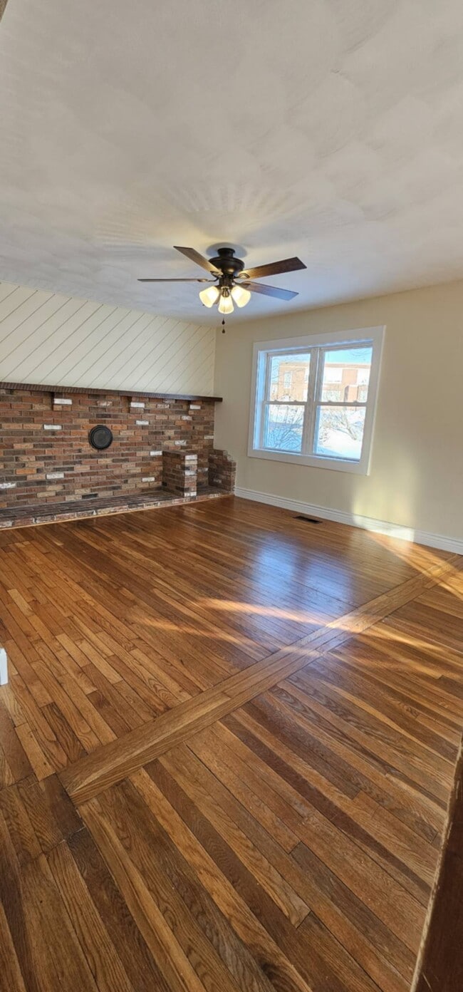 Building Photo - 7901 Elm St