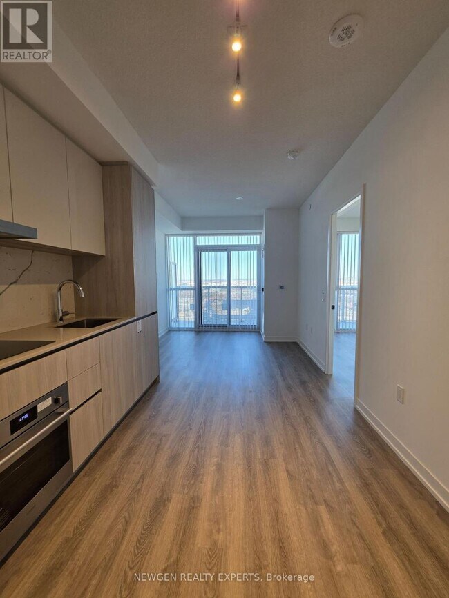 Photo du bâtiment - 8 Interchange Wy