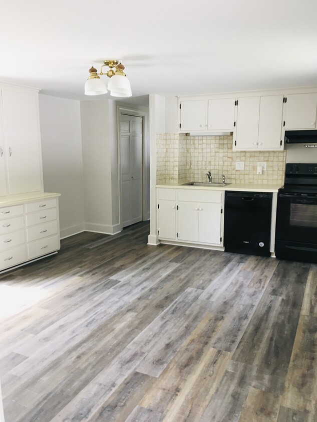 Building Photo - 48 Clapboardtree St