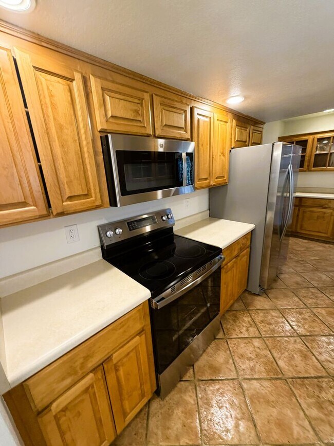 Foto del edificio - 2 bed with sunroom/bonus room 2 bath home!
