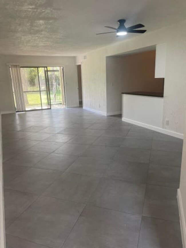 Foto del edificio - 3355 Jaywood Terrace