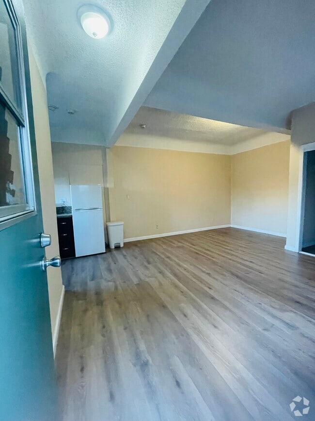 Building Photo - 808 Geraghty Ave