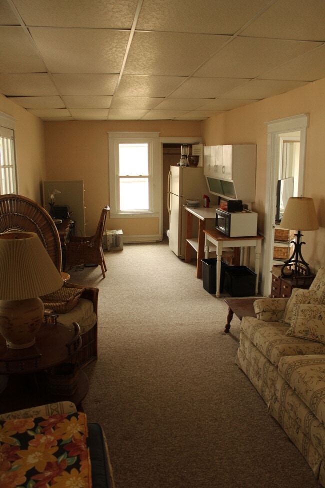 Building Photo - 58 Valley Ave