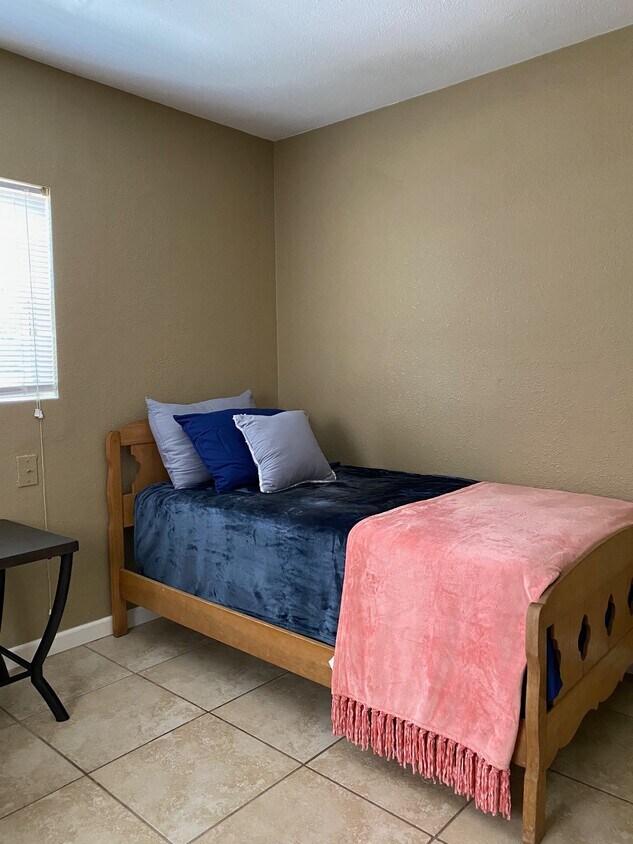 Foto del edificio - 1500-1502 Oleander Dr