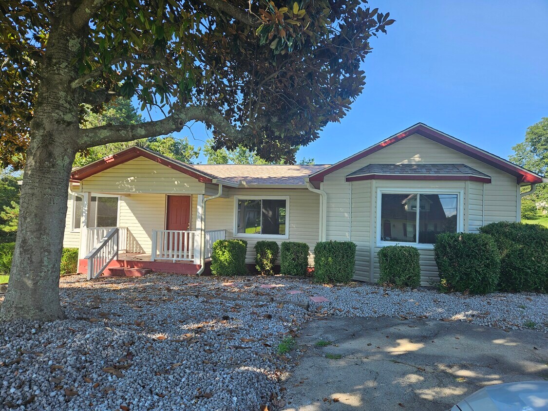 Foto principal - 495 Lakeshore Ln