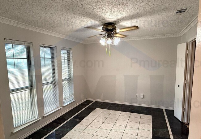 Foto del edificio - AVAILABLE NOW!!! Beautiful 3/2/2 house located in the desirable DeSoto area