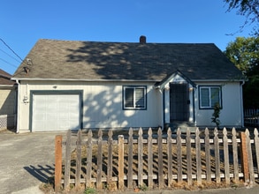 Building Photo - 610 3rd Ave S