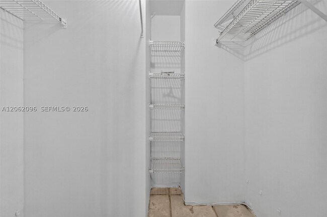 Foto del edificio - 20335 W Country Club Dr