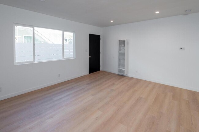 Building Photo - 2755 S Redondo Blvd