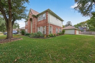 Building Photo - 2431 Parkwood Ln