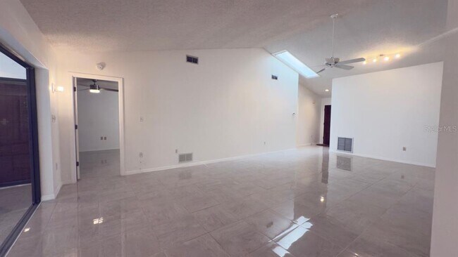 Building Photo - 4765 Oak Forest Dr W