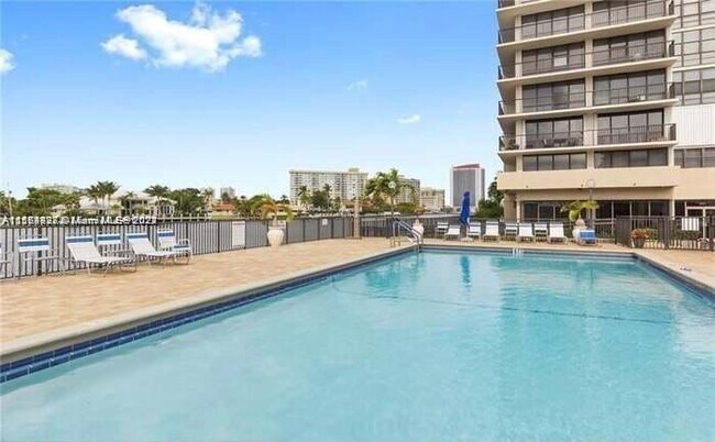 Building Photo - 2049 S Ocean Dr
