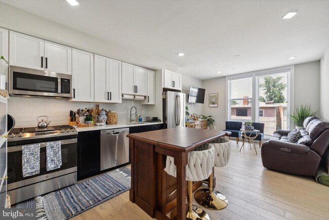Foto del edificio - 1028 Bladensburg Rd NE