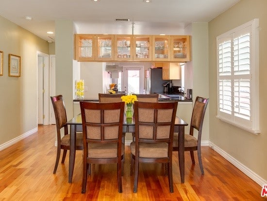 dinning - 8037 Regis Way