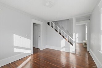 Building Photo - 1446 Lincoln Terrace